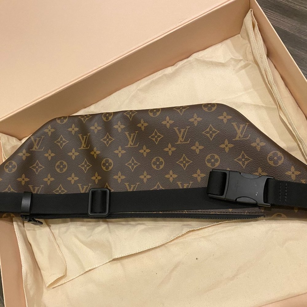 LOUIS VUITTON Monogram Macassar Christopher - Picture 8 of 11